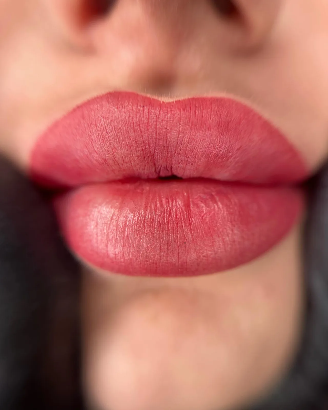 Lippen nach einer Lippenpigmentierung mit natürlichem, vollem Ergebnis